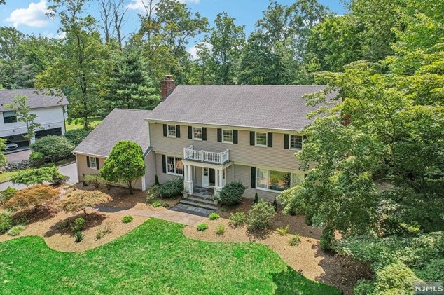 18 Rising Ridge Rd, Upper Saddle River, NJ 07458
