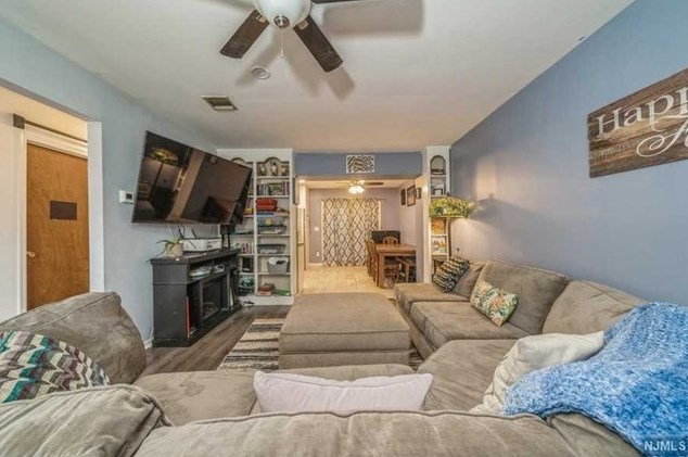 72 Vlg Dr, Hardyston NJ 07419-1134 exterior