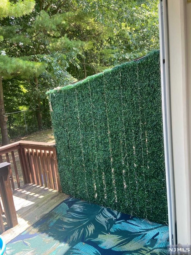 72 Village Dr, Hardyston NJ  07419-1134 exterior