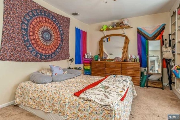 72 Vlg Dr, Hardyston NJ 07419-1134 exterior