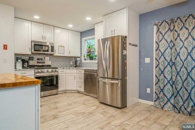 72 Vlg Dr, Hardyston NJ 07419-1134 exterior