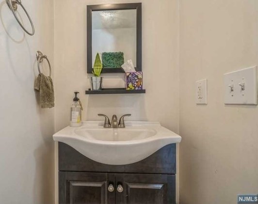 72 Vlg Dr, Hardyston NJ 07419-1134 exterior