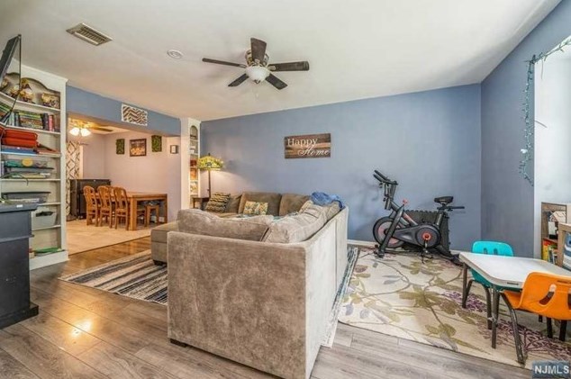 72 Vlg Dr, Hardyston NJ 07419-1134 exterior