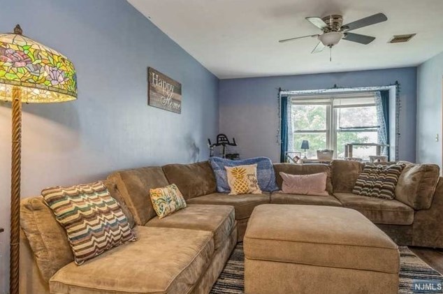 72 Vlg Dr, Hardyston NJ 07419-1134 exterior