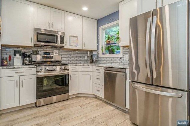 72 Vlg Dr, Hardyston NJ 07419-1134 exterior