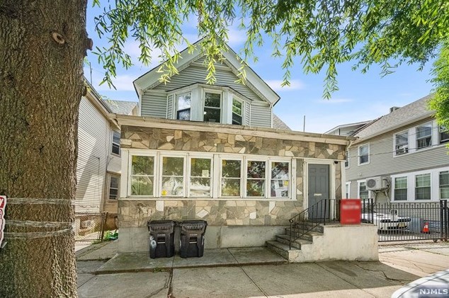 196 S 6th St, Newark, NJ 07103