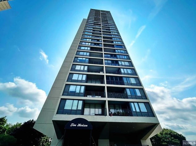 5 Horizon Rd #2702, West Fort Lee, NJ 07024