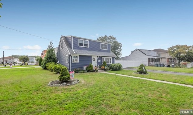 5 Lincoln Pl, Moonachie, NJ 07074