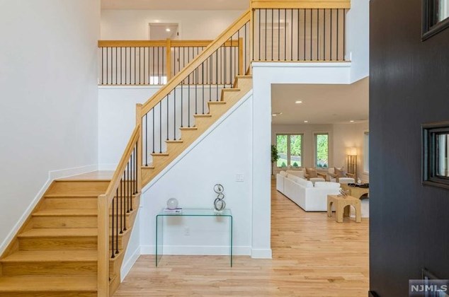 57 Crabtree Ln, Tenafly, NJ 07670