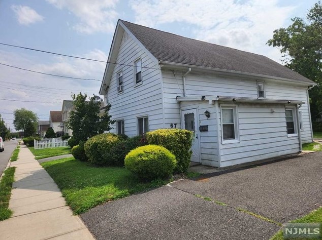 67 Pickens St, Little Ferry, NJ 07643