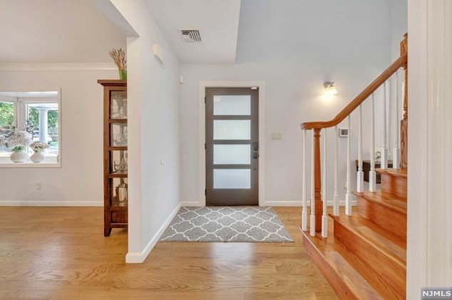 25 Ruth Ln, Demarest, NJ 07627