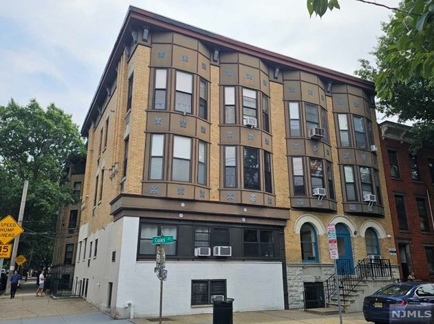 168 Coles St #1a, Jersey City, NJ 07302