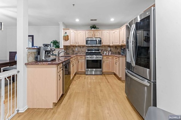 247 Ridge Dr, Pompton Lakes, NJ 07442