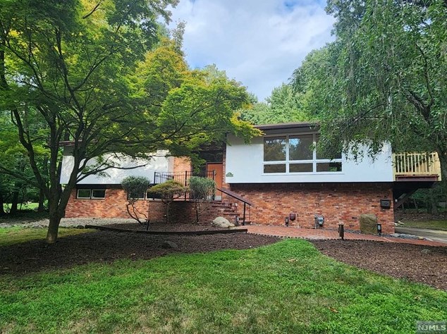 355 Valley Rd, Haworth, NJ 07641