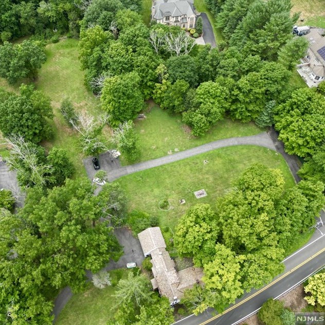 125 W Saddle River Rd, Upper Saddle River, NJ 07458