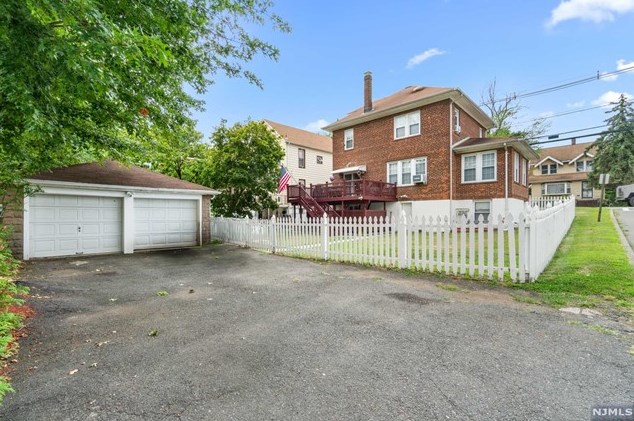 61 Teaneck Rd, Ridgefield Park NJ  07660-2329 exterior