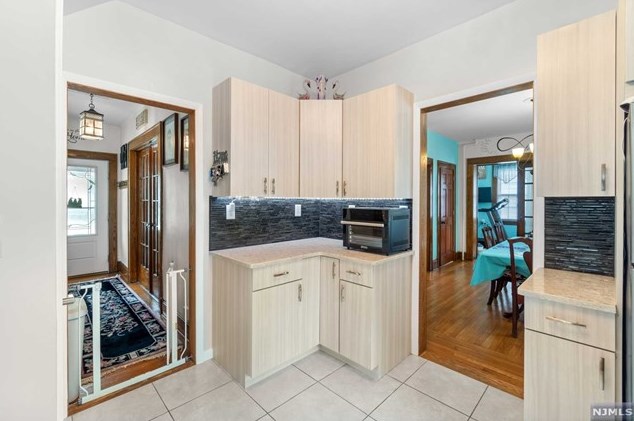 61 Teaneck Rd, Ridgefield Park NJ  07660-2329 exterior