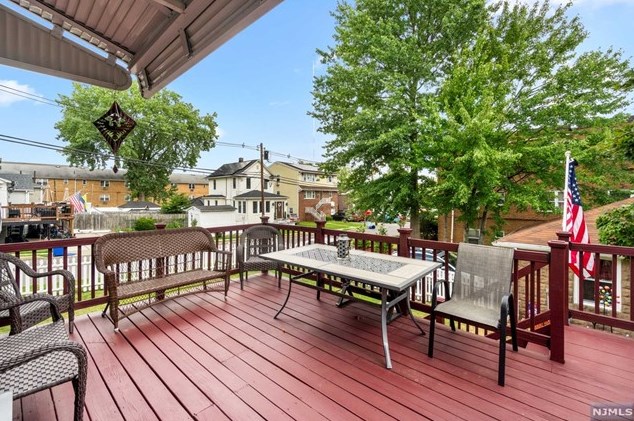 61 Teaneck Rd, Ridgefield Park NJ  07660-2329 exterior