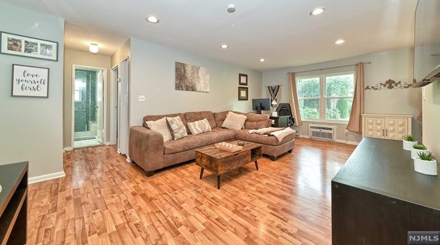 100 Pierson Miller Dr #f32, Pompton Lakes, NJ 07442