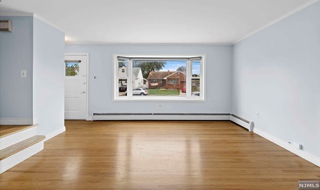 665 9th St, Secaucus, NJ 07094-3027