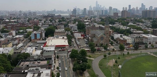 76 Manhattan Ave, Jersey City NJ  07307-3022 exterior