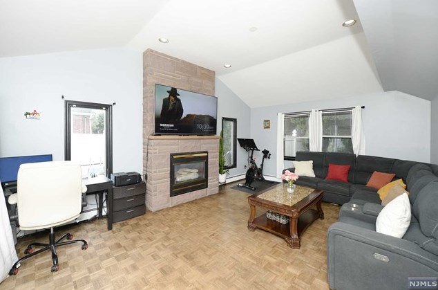 385 Oak Ave, Maywood, NJ 07607