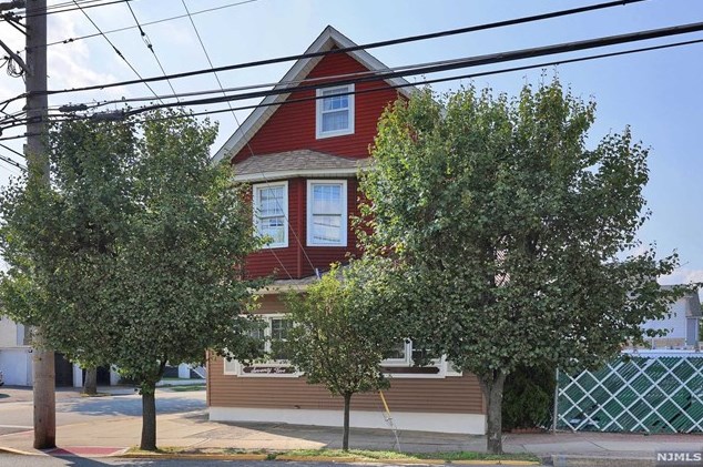 75 Locust Ave, Wallington, NJ 07057