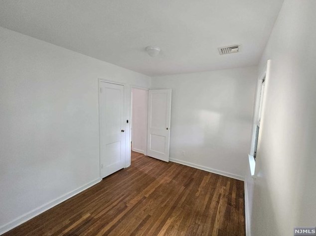 99 John Pl, Bergenfield NJ  07621-3325 exterior