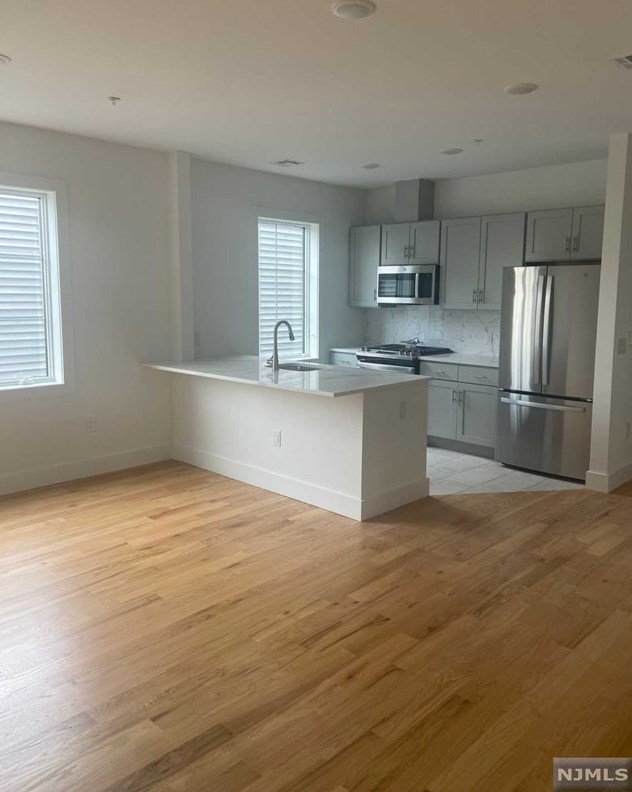 296-298 Walnut St, Newark, NJ 07105