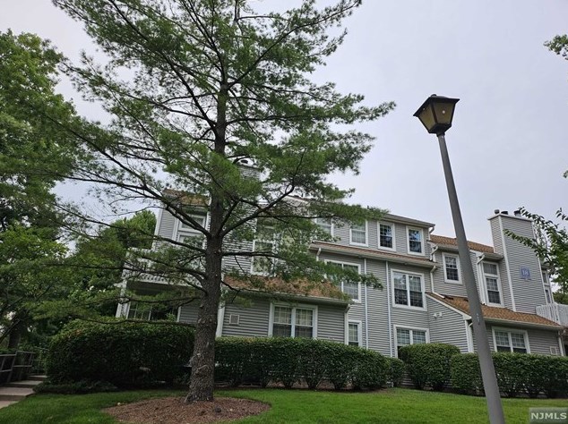 38 Regency Cir, Englewood NJ  07631-5046 exterior