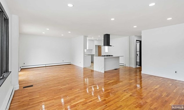 88 Terrace Ave, Hasbrouck Heights, NJ 07604-2415