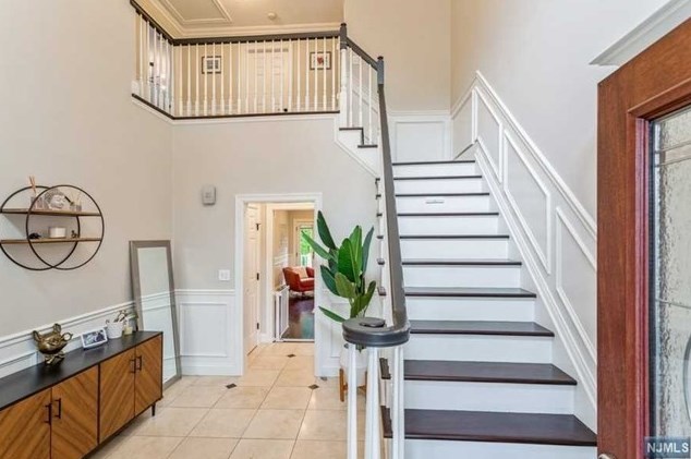 20 Holland Ave, Demarest NJ  07627-2622 exterior