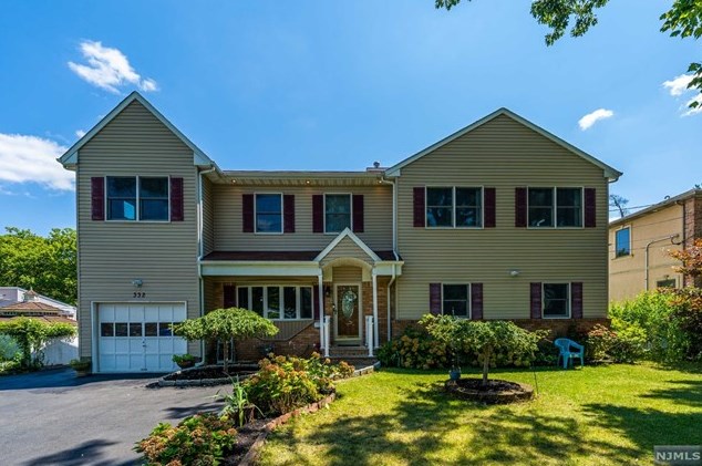 332 N Farview Ave, Paramus, NJ 07652