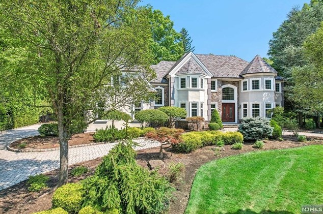 1 Strawberry Ln, Upper Saddle River, NJ 07458
