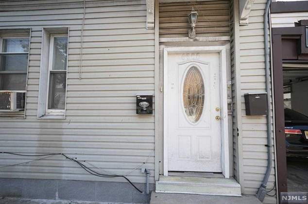 6806 Broadway, West New York, NJ 07093-3312