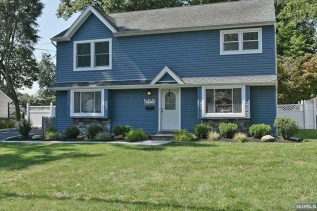 103 Sheldon St, Wyckoff, NJ 07481