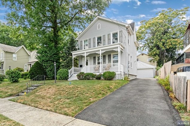 385 Maple Ave, Oradell, NJ 07649-2116