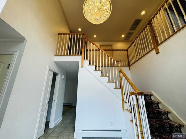 667 Beverwyck Pl, Paramus, NJ 07652