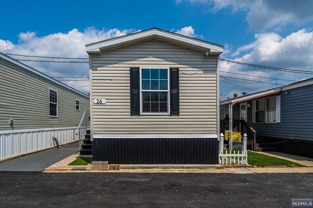 26 Helen Dr, Moonachie, NJ 07074