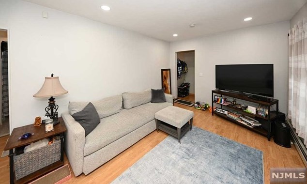 299 Union St, Lodi, NJ 07644