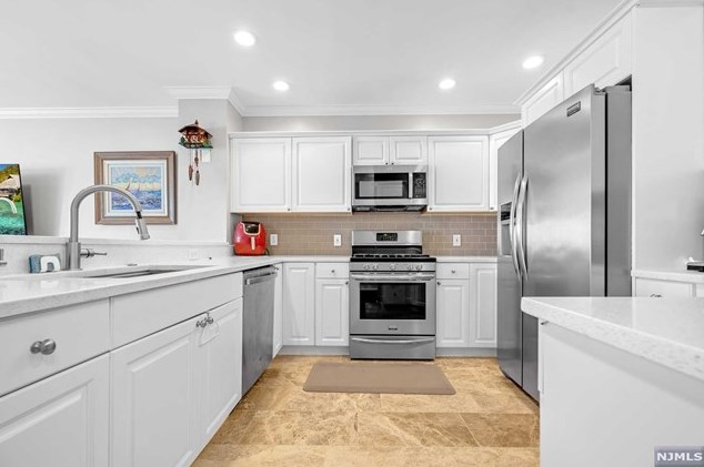 316 The Promenade #316, Edgewater, NJ 07020