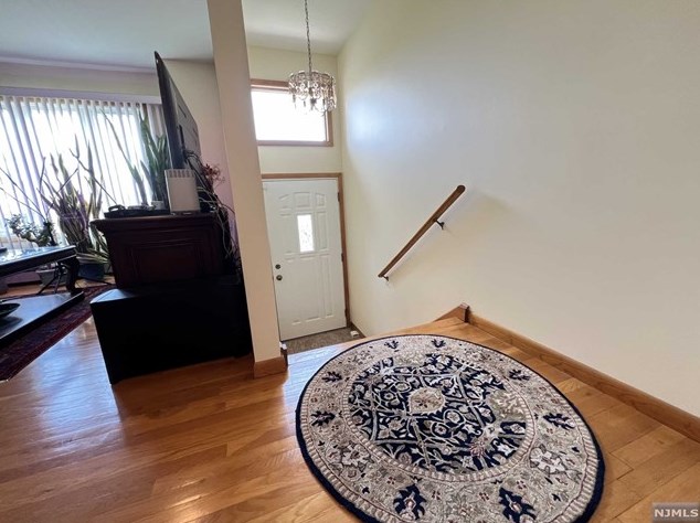 2421 1st St, West Fort Lee, NJ 07024