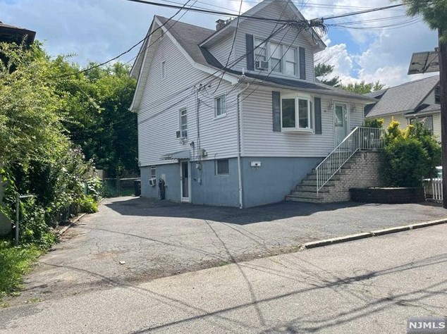 19 Henches Pl, Little Ferry, NJ 07643