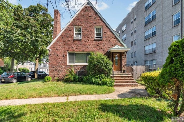 384 Harrison St, East Orange, NJ 07018-1203