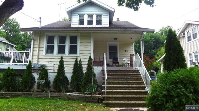 44 Ardale Rd, Paramus, NJ 07652