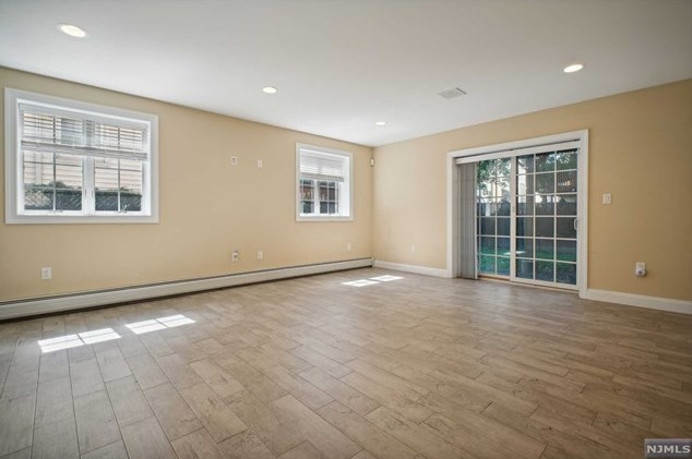 418 Columbia Ave, Cliffside Park NJ 07010-3018 exterior