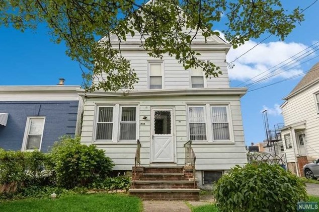 68 Ave C, Lodi, NJ 07644