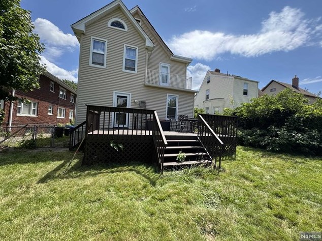 90 Chestnut St, Rutherford NJ  07070-1706 exterior