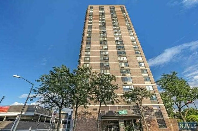 770 Anderson Ave, Cliffside Park NJ 07010-2177 exterior