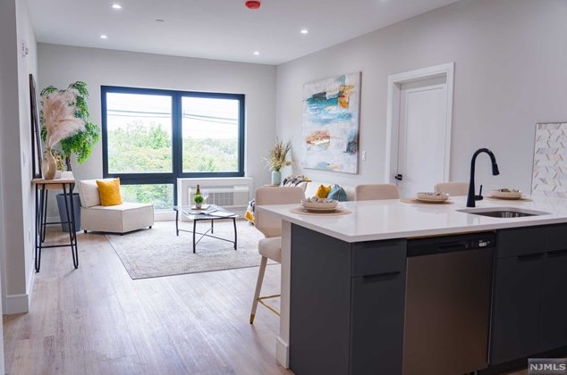 457 Schuyler Ave #324, Kearny, NJ 07032